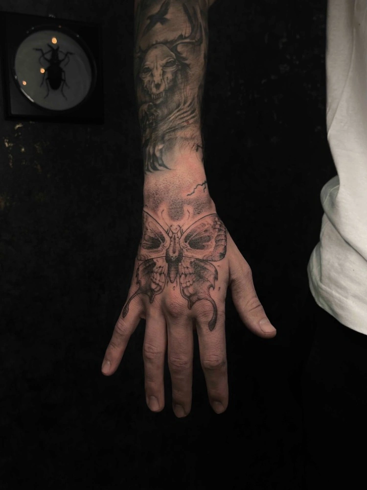 Blackwork custom tetování od Tondy – TX5 Olomouc, ukázka 5