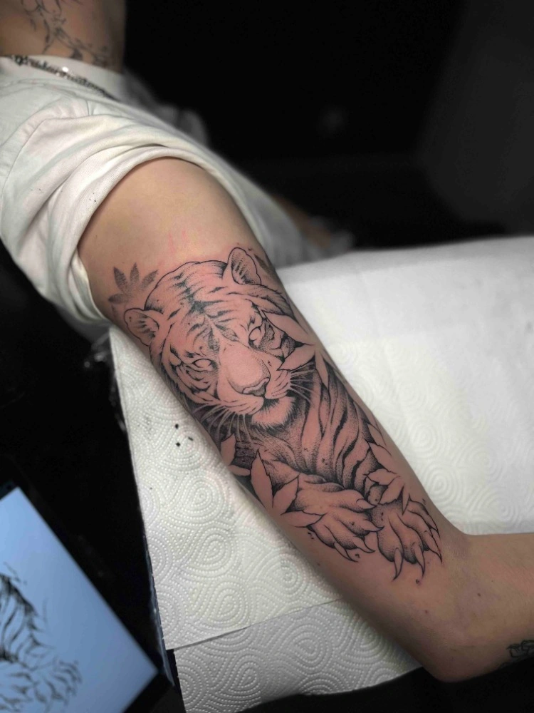 Blackwork custom tetování od Tondy – TX5 Olomouc, ukázka 8